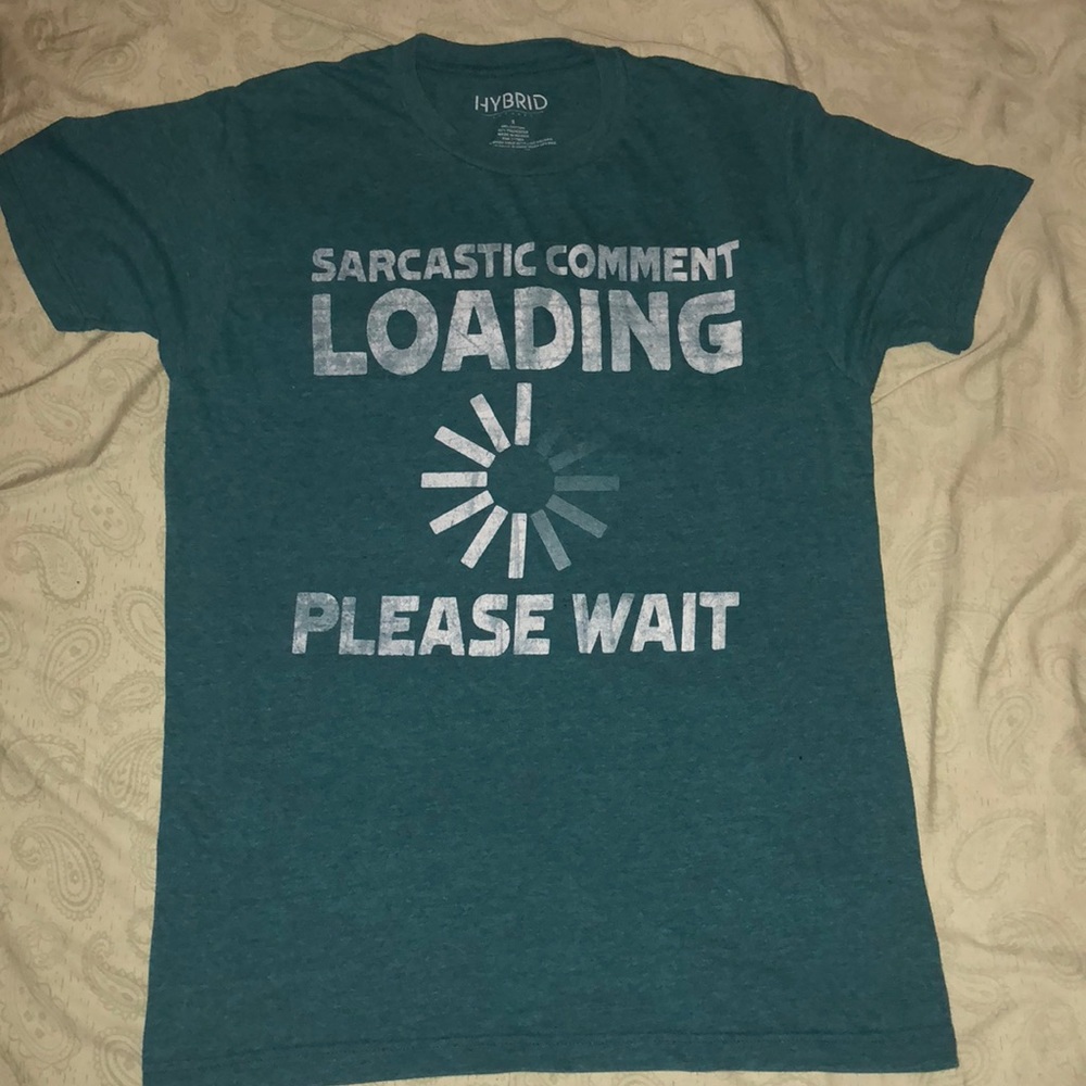 💛 Graphic t-shirt fits like a large